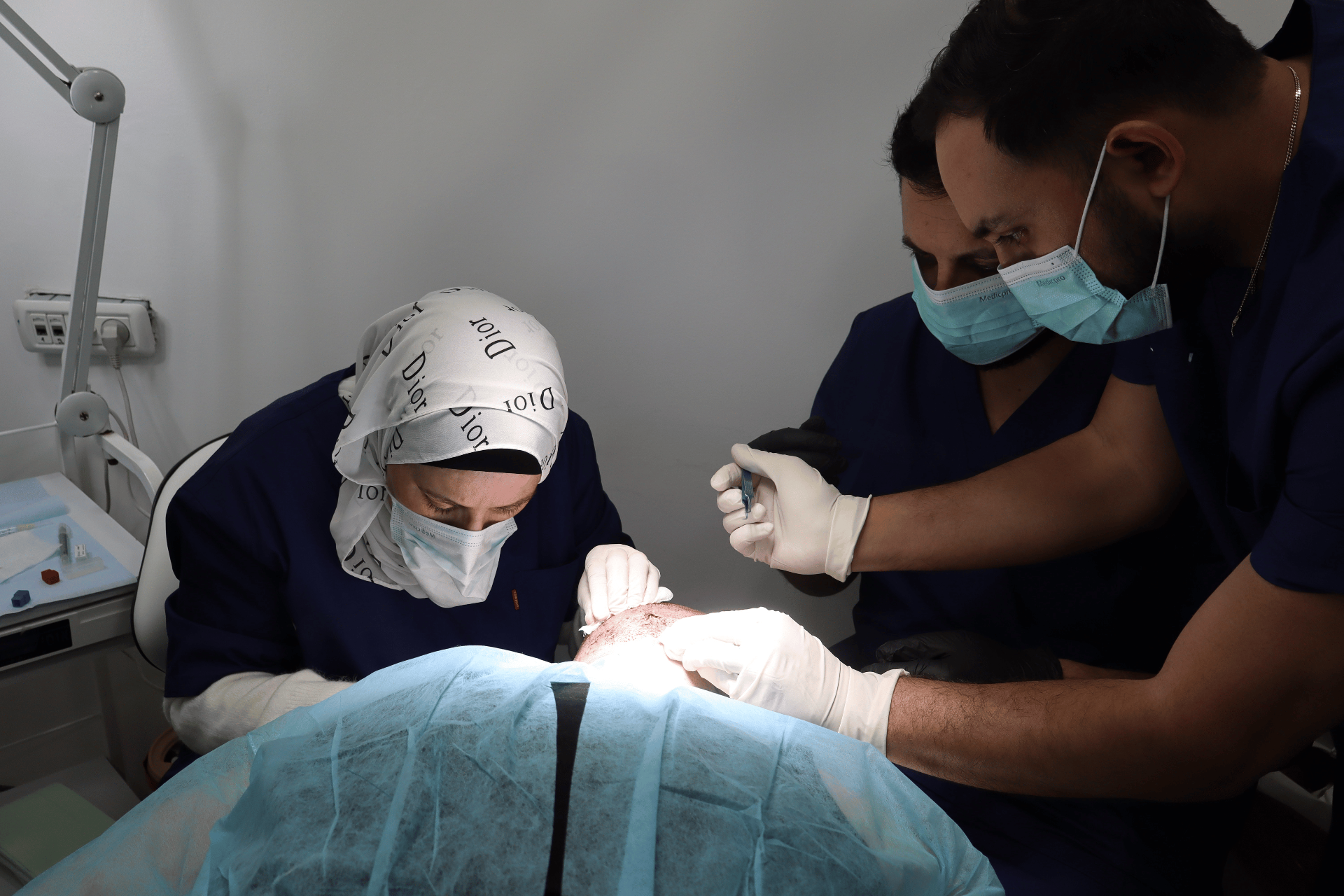 עבודה מדויקת על אזור ההשתלה במהלך ההכשרה